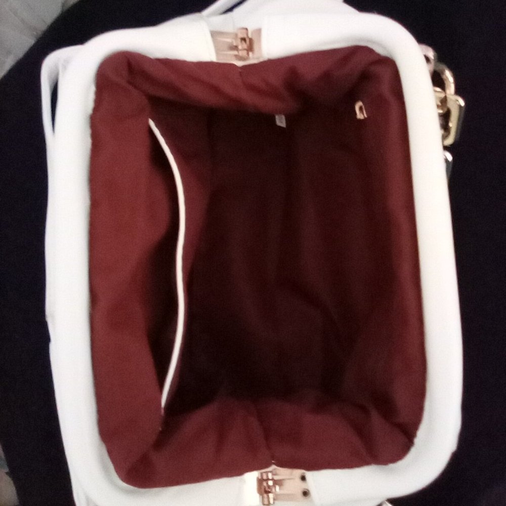 The Chain Pouch - Picture 5 of 5